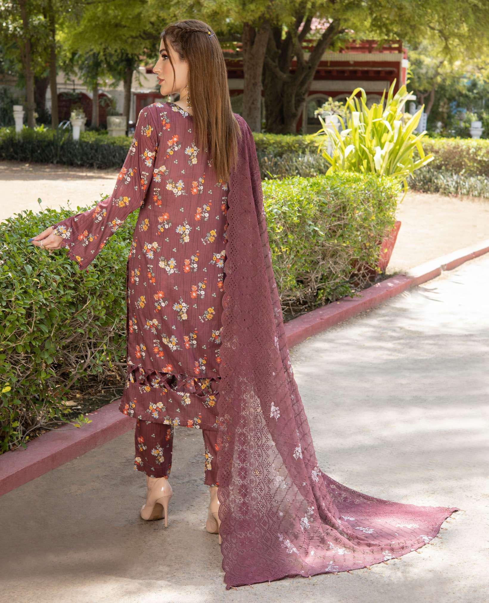 Sehra's Printed Lawn - Unstitched S-print 2454 (𝟎𝟏 𝐥𝐞𝐟𝐭 𝐨𝐧𝐥𝐲)