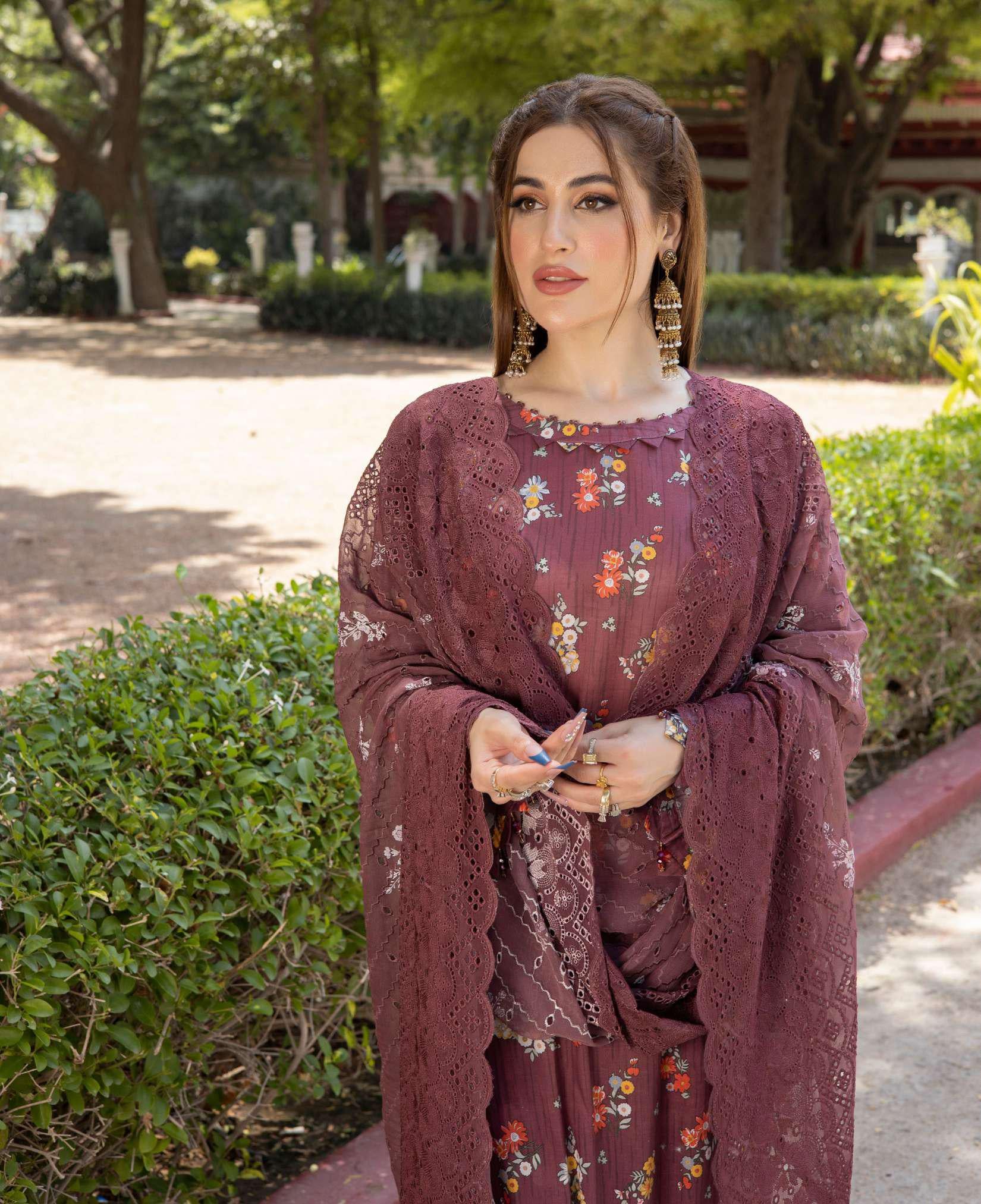 Sehra's Printed Lawn - Unstitched S-print 2454 (𝟎𝟏 𝐥𝐞𝐟𝐭 𝐨𝐧𝐥𝐲)