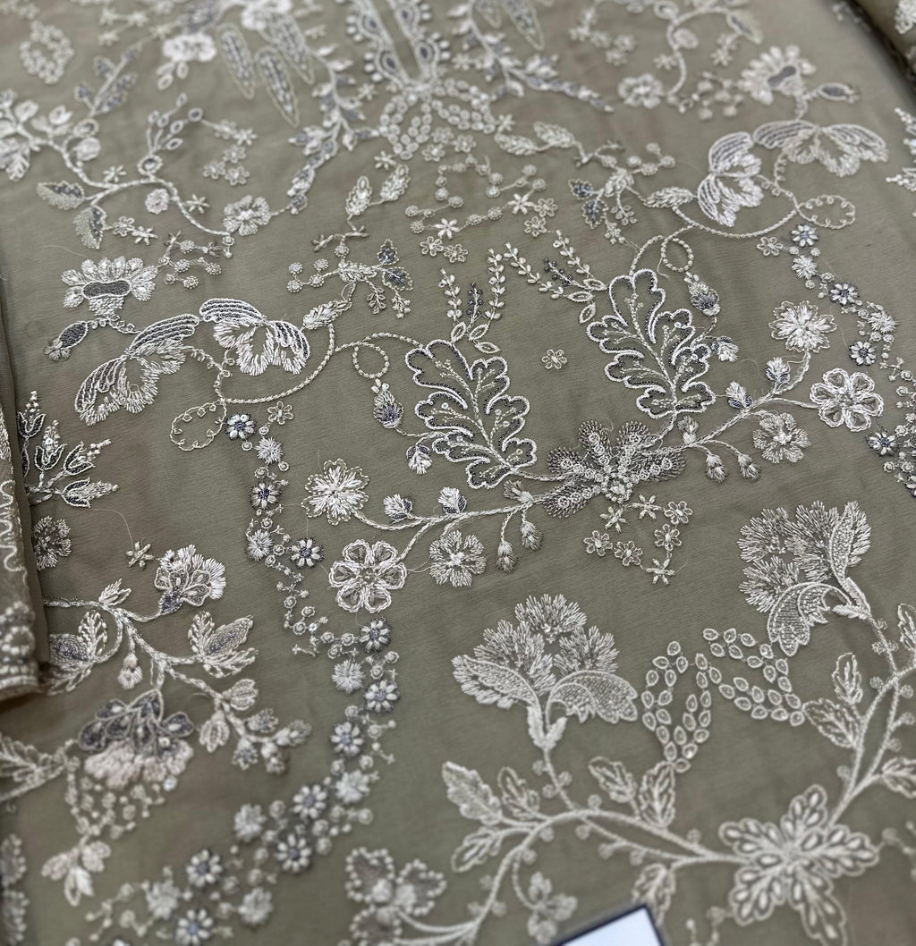 Zainab Chottani Luxury Chiffon Emboridered | 3 Piece Unstitched D-2521 with (free gift)
