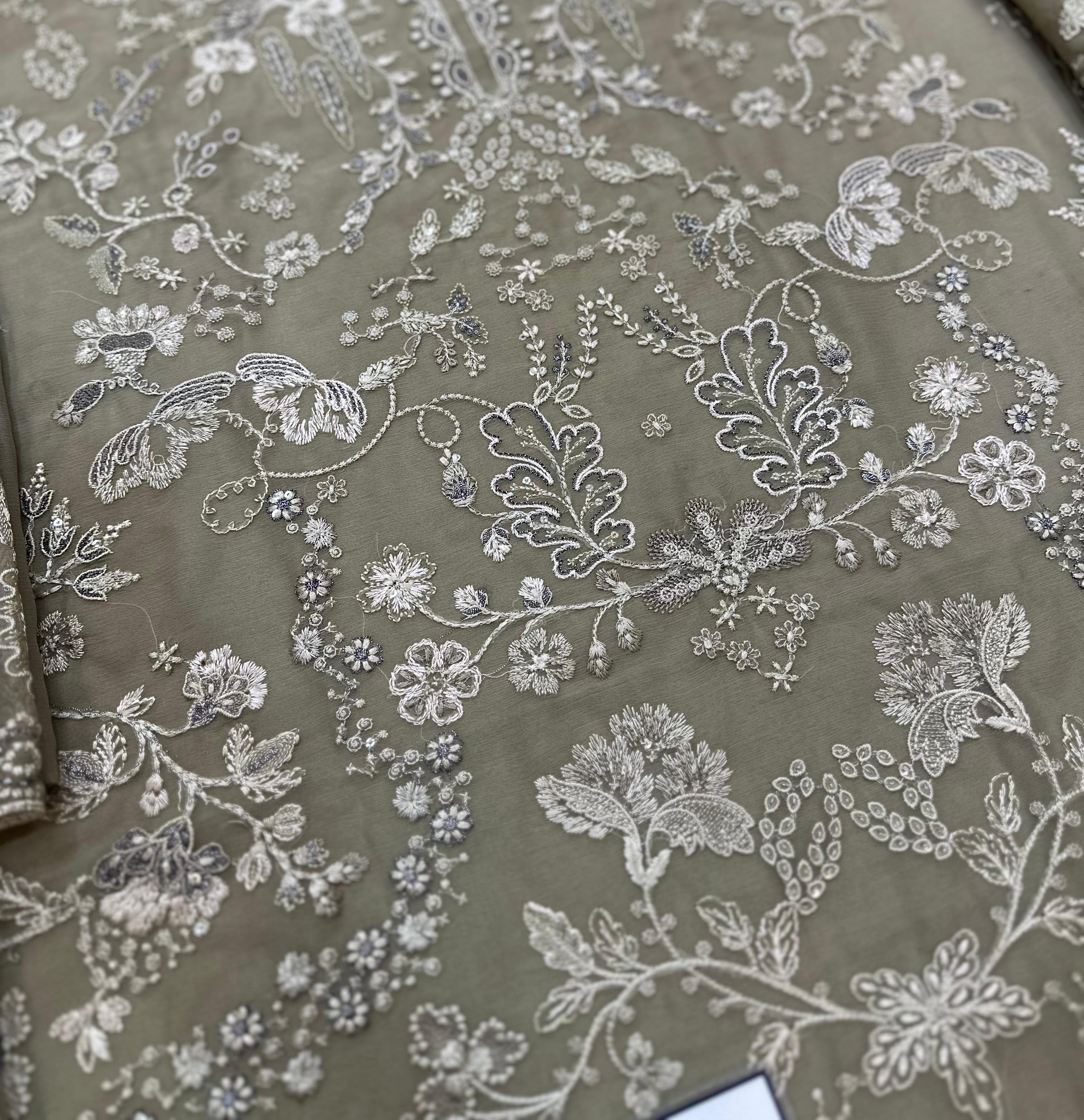 Zainab Chottani Luxury Chiffon Emboridered | 3 Piece Unstitched D-2521 with (free gift)