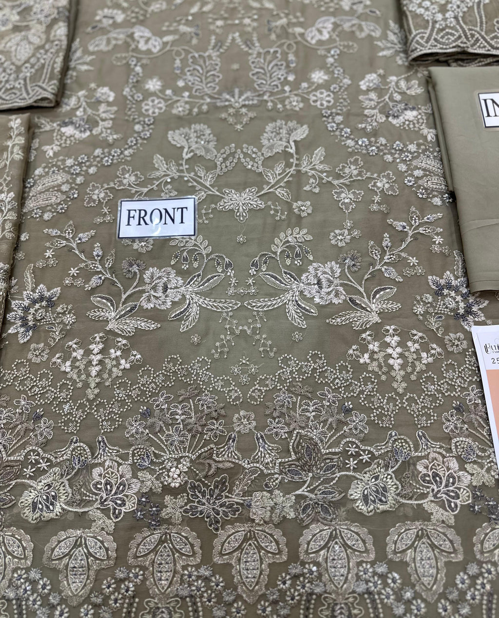 Zainab Chottani Luxury Chiffon Emboridered | 3 Piece Unstitched D-2521 with (free gift)