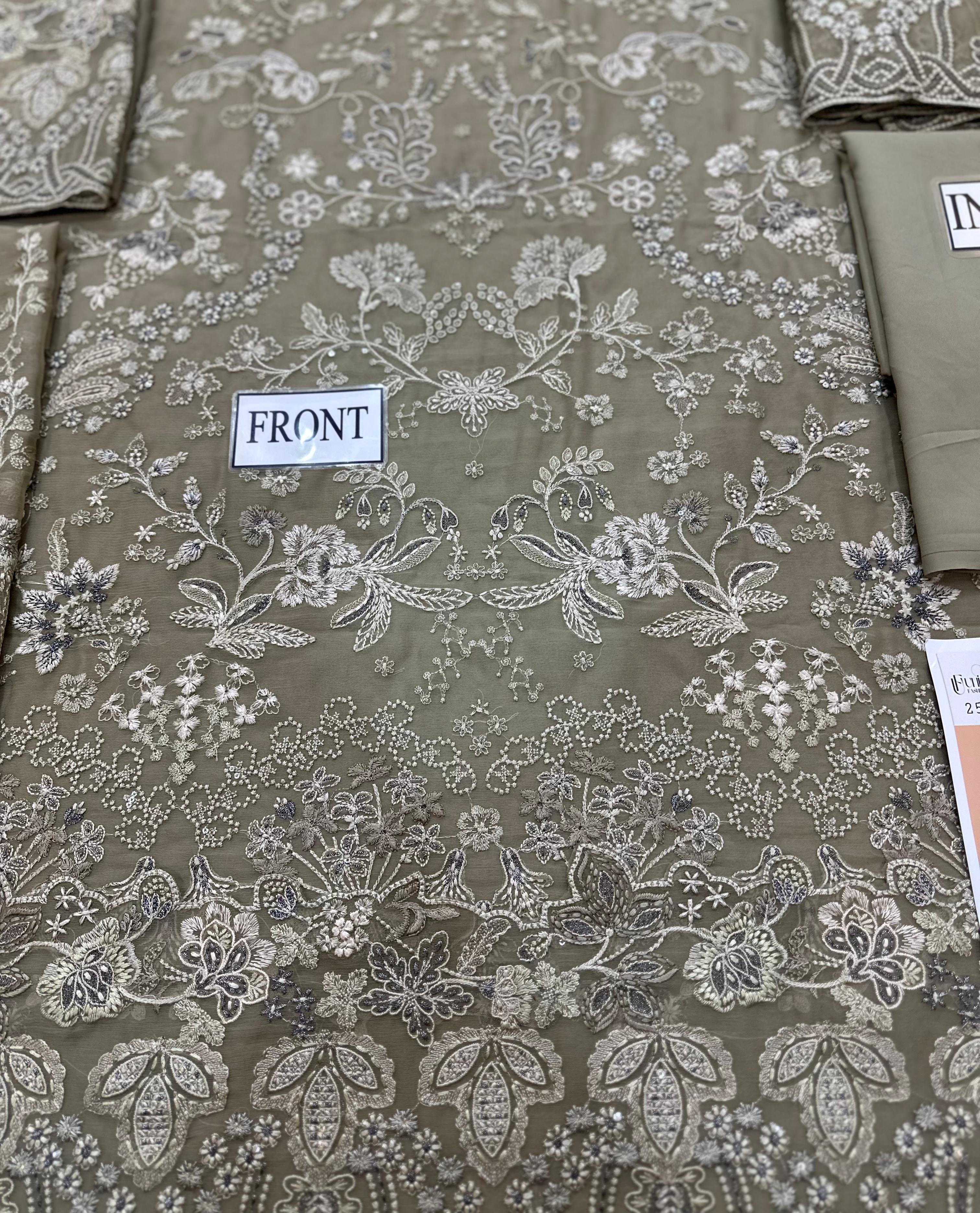Zainab Chottani Luxury Chiffon Emboridered | 3 Piece Unstitched D-2521 with (free gift)